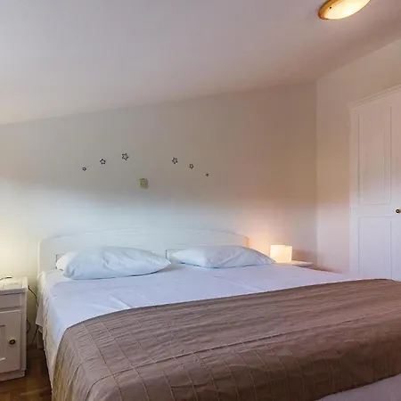 Appartamento 1 Bedroom In Pola